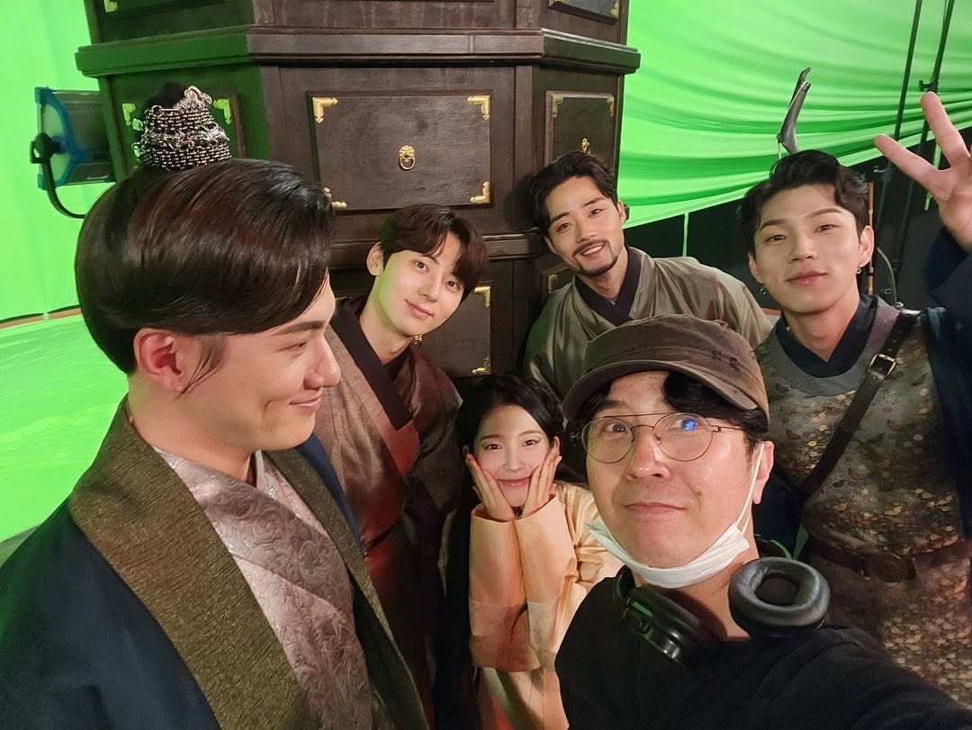 Photo shared by 이하율 on January 08, 2023 tagging @k.a_innsoo, @optimushwang, @seungho__shin, and @ye._.vely618.