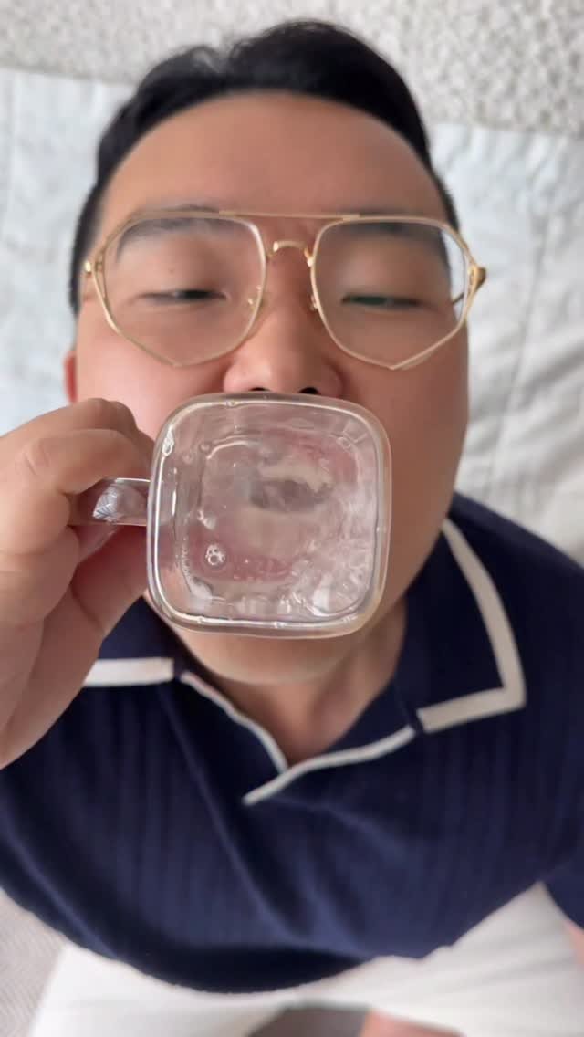 hazzang2753 게시물 이미지: 네모컵 항공샷 공개 😬

#먹방 #원샷 #drinks