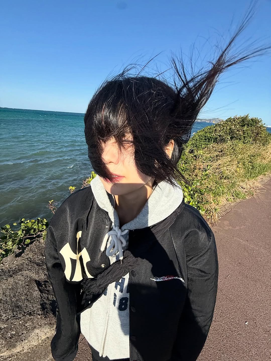 Photo by 고로켓 on November 10, 2025. May be an image of headdress, wetsuit and text.