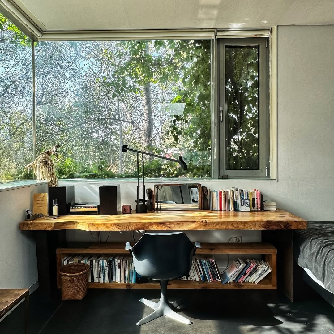 Photo by 힐링 딜리버리 | 힐링디 | 북스타그램 | 인간관계 | 자기계발 on October 08, 2024.