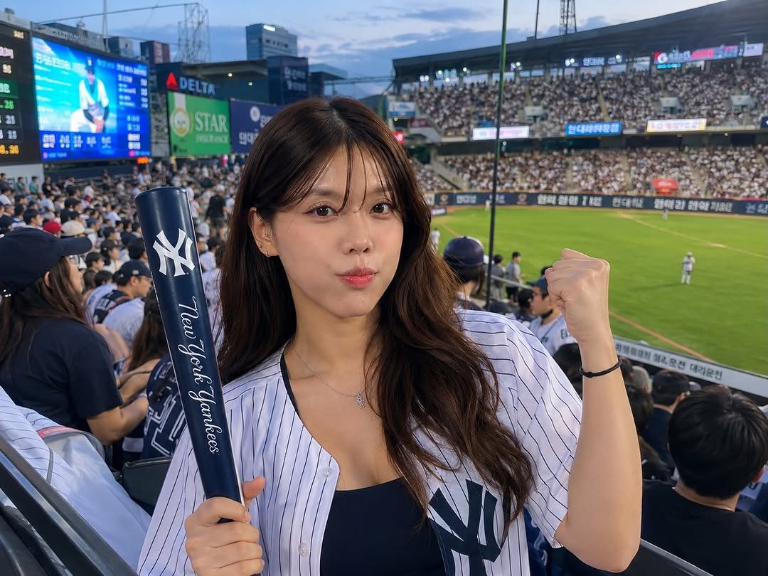 health_queen5 게시물 이미지: 야구 혼자 몰래 보러갔다가 화면에 몇 번 잡힌거냐

아 핫도그 마쉿다

(여러분...