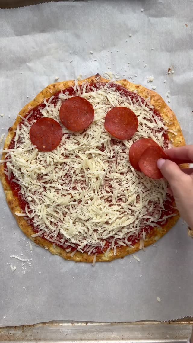 healthyfitnessmeals 게시물 이미지: Have you tried making a pizza crust with...