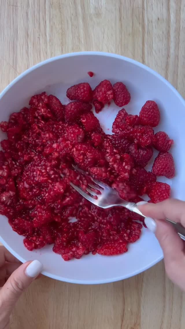 healthyfitnessmeals 게시물 이미지: Make my Greek Yogurt chia pudding with fresh...