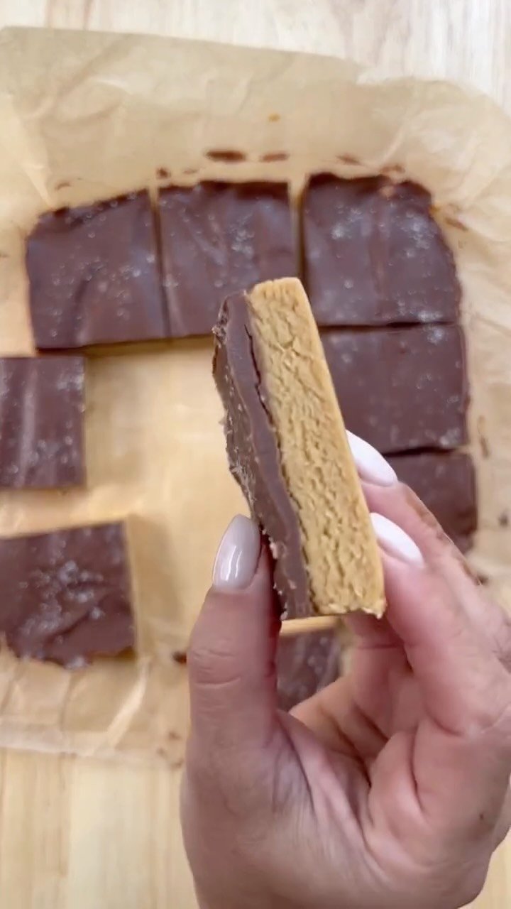 healthyfitnessmeals 게시물 이미지: These no bake peanut butter bars will be your...