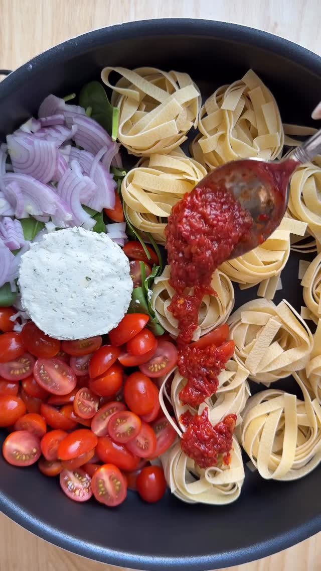 healthyfitnessmeals 게시물 이미지: One pan Creamy tomato and spinach pasta...