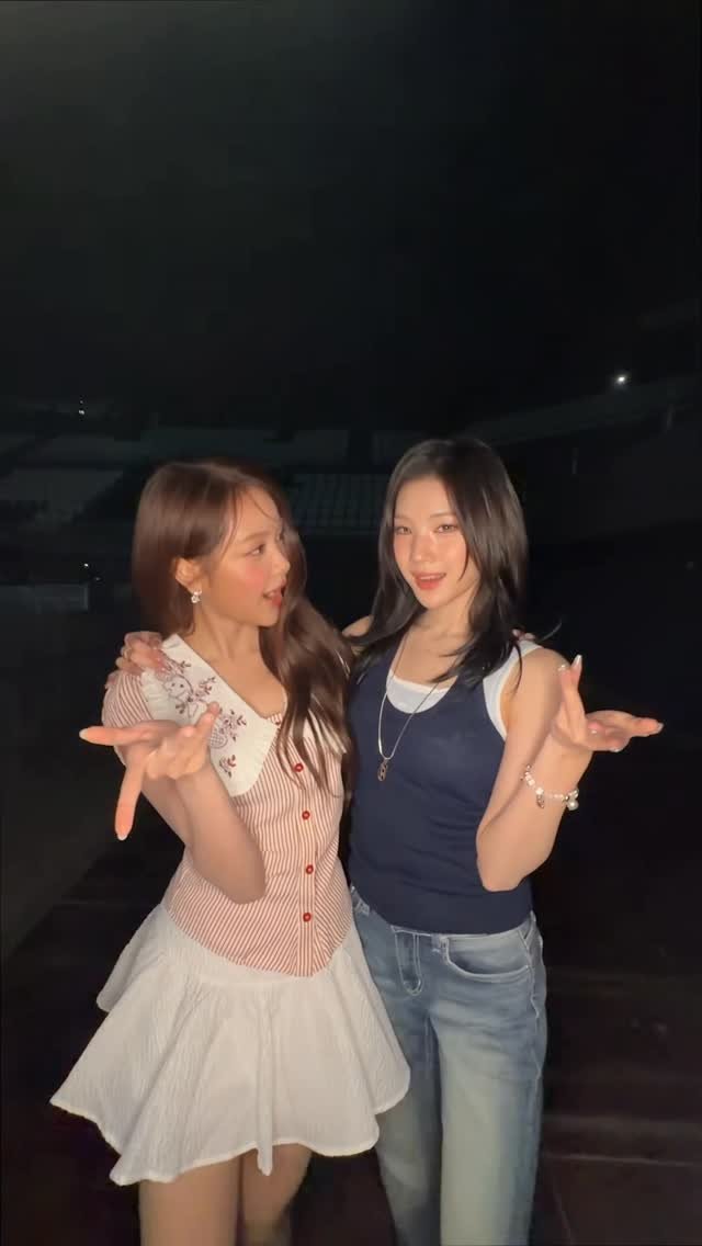 hearts2hearts 게시물 이미지: watch out when its dark

#Hearts2Hearts #하츠투하츠...