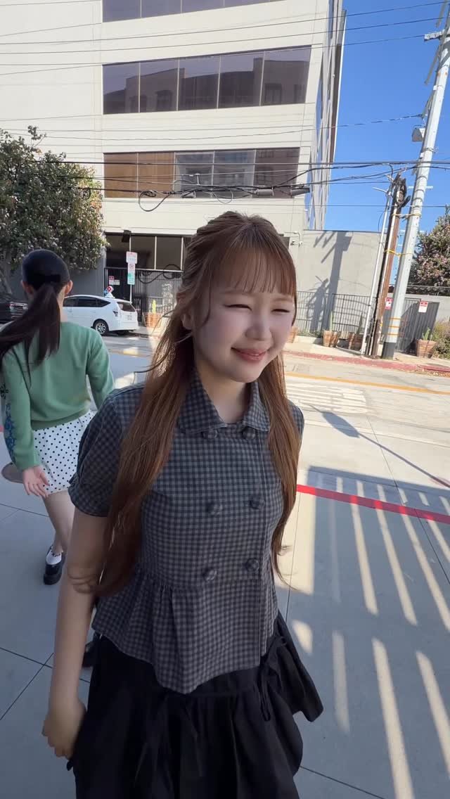 hearts2hearts 게시물 이미지: 흥 

#Hearts2Hearts #하츠투하츠 #H2H
#RUDE!...