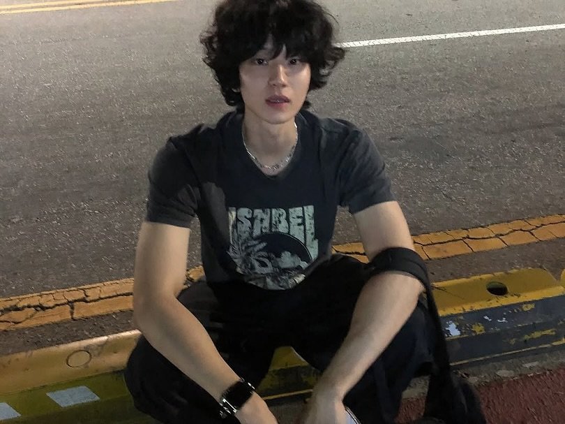 Photo by 청담동미용실 하츠도산 유진 on November 03, 2025. May be an image of one or more people, hair, street and text.