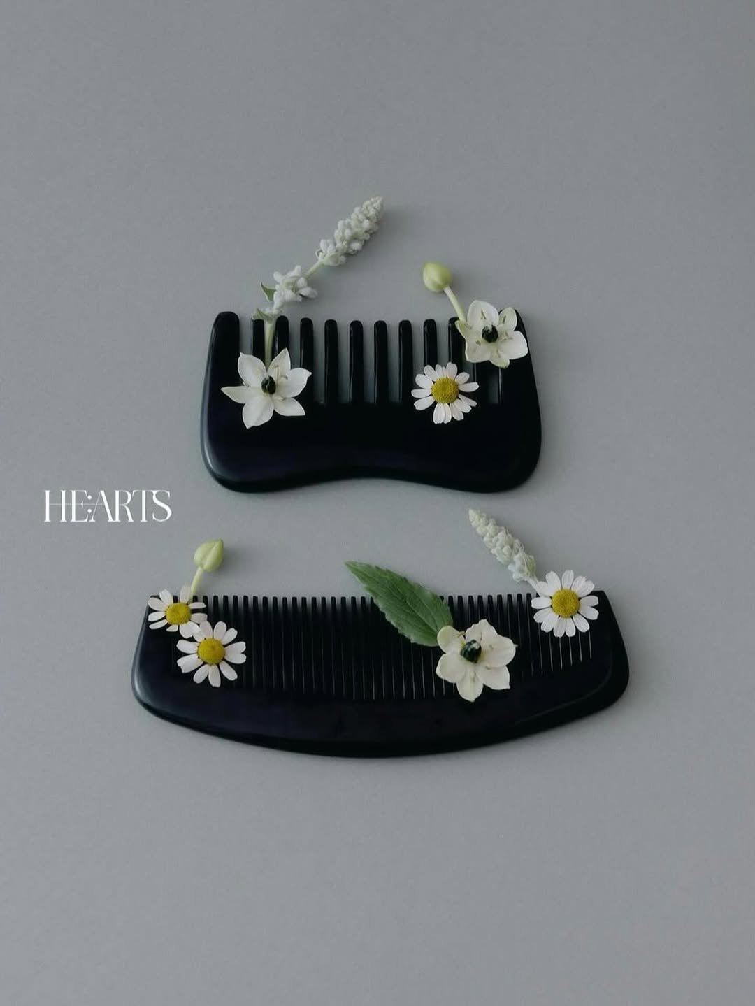 Photo by 청담동미용실 하츠도산 유진 on February 20, 2026. May be an image of hair brush, comb, hairpin, barrette and text that says 'HEARIS'.