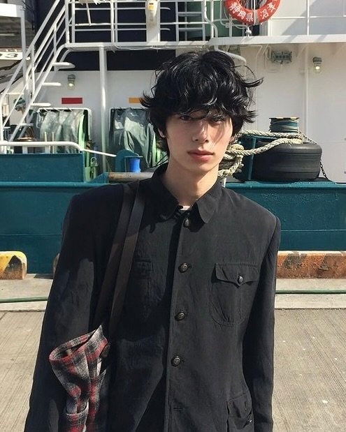 Photo by 청담동미용실 하츠도산 유진 on October 28, 2025. May be an image of one or more people, hair, duffle coat and text.