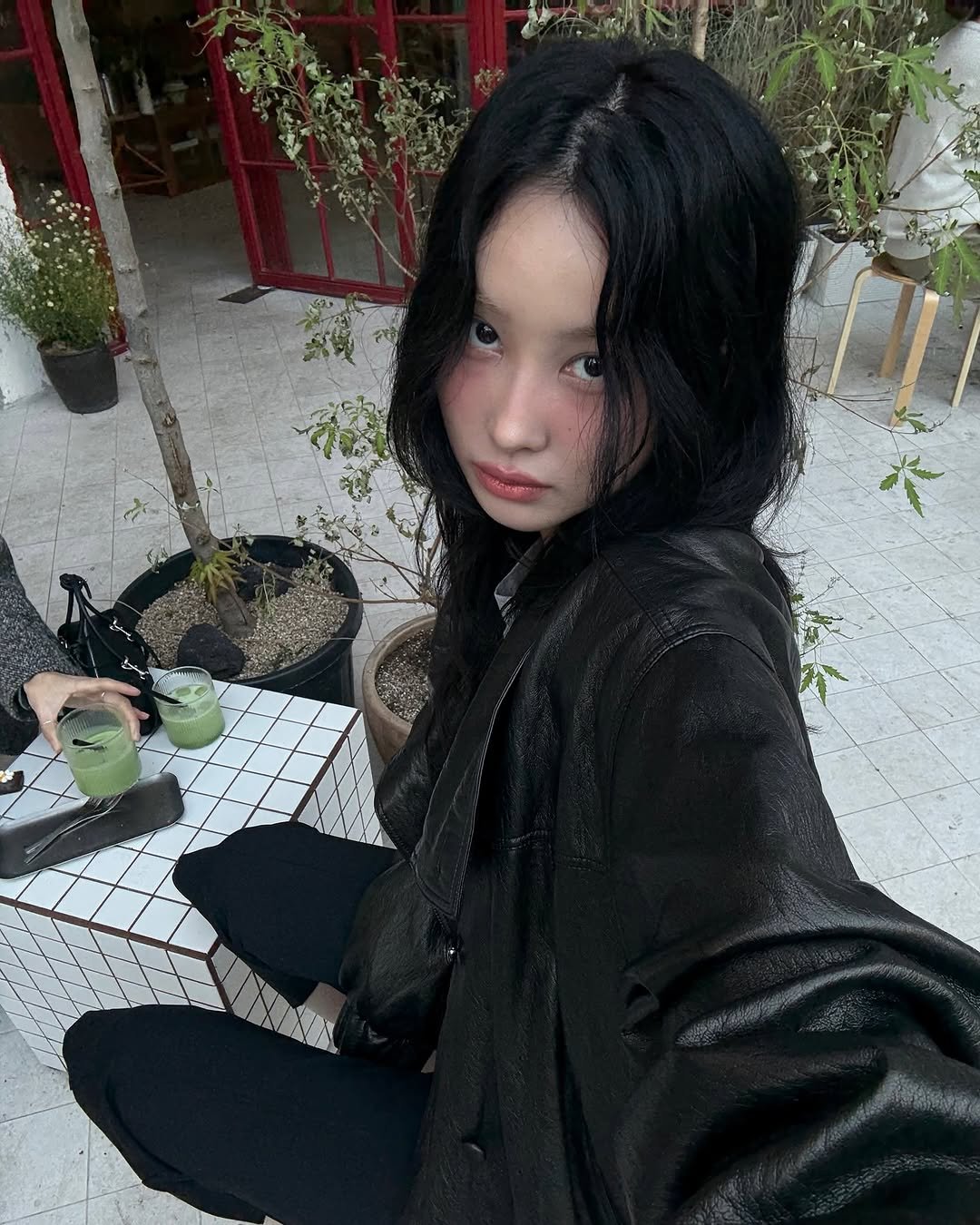 Photo by 청담동미용실 하츠도산 유진 on November 09, 2025. May be an image of one or more people, hair, outdoors and text.