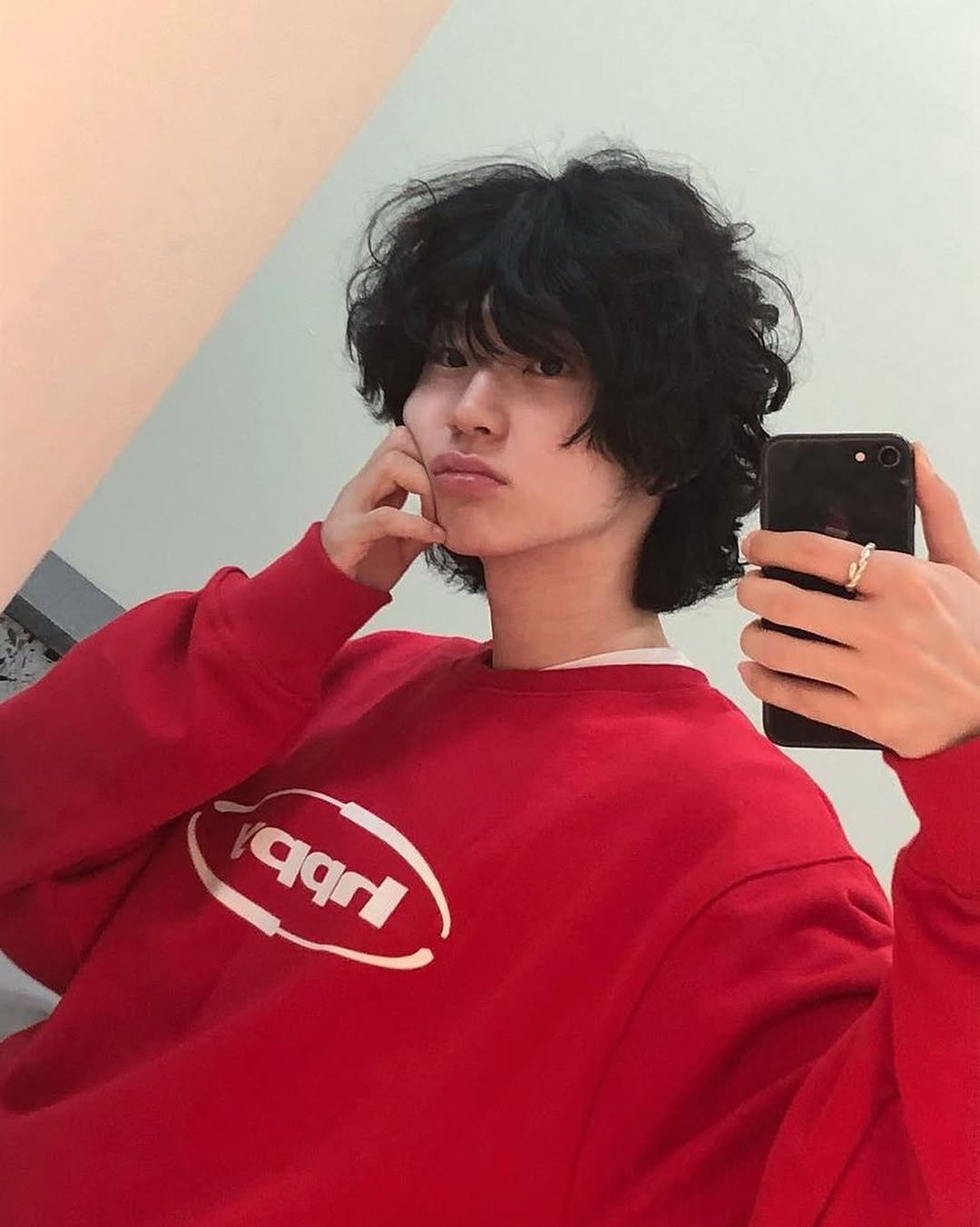 Photo by 청담동미용실 하츠도산 유진 on February 10, 2026. May be a selfie of one or more people, bangs, sweatshirt, top and text.