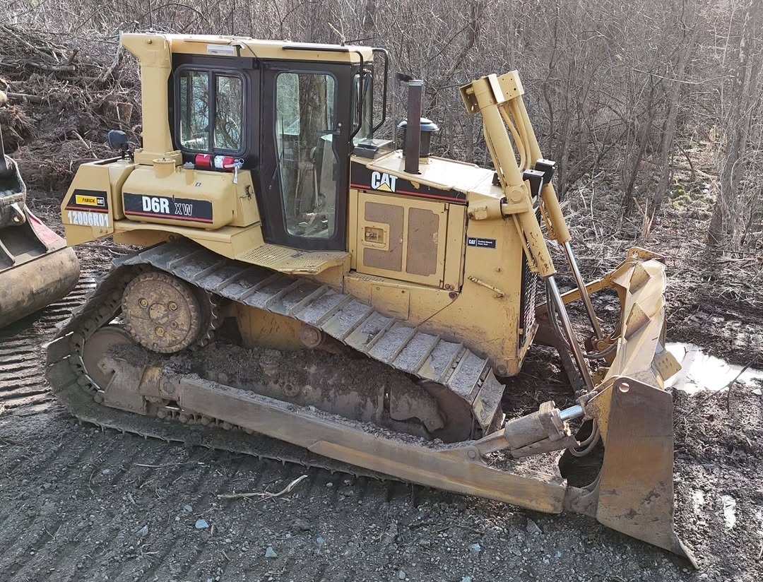 heavyequipment324 게시물 이미지: Cat D6R on a clearing project. 

#caterpillar...