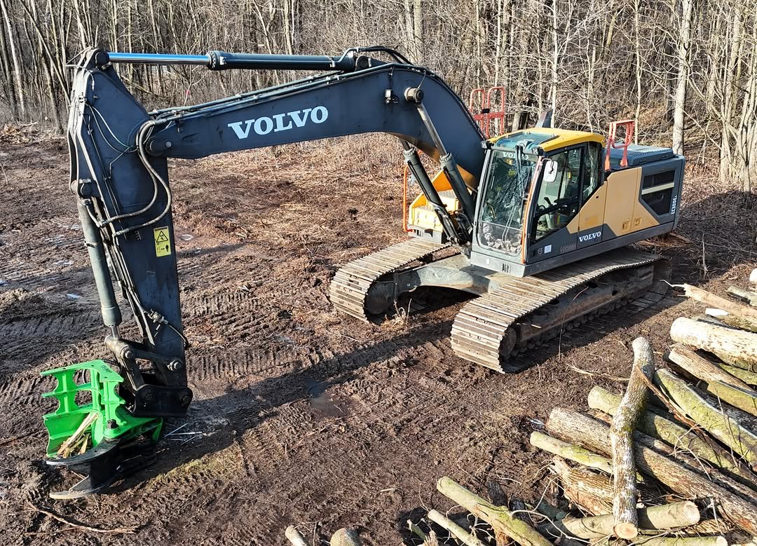 heavyequipment324 게시물 이미지: Volvo EC300E with tree shear....