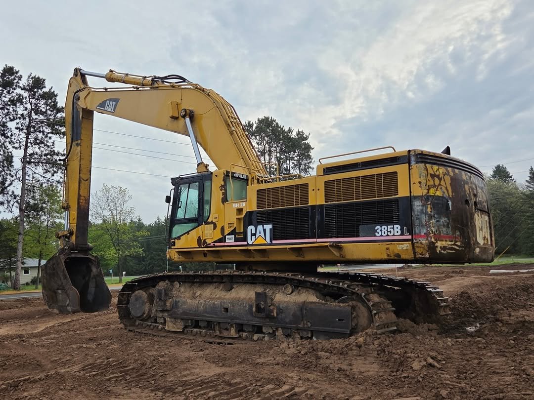 heavyequipment324 게시물 이미지: Cat 385B doing large storm sewer. #caterpillar...