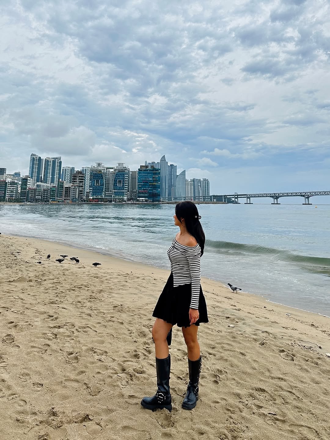 Photo by 희야 𝕙𝕖𝕖.𝕪𝕒 on September 28, 2025. May be an image of 1 person, beach, ocean and text.