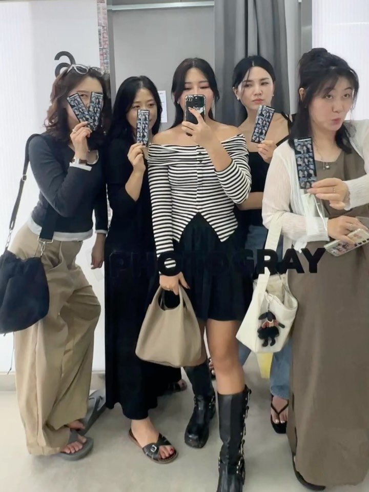 hee.ya_____ 게시물 이미지: ⠀
⠀
5명 완전체로 모인게 얼마 만인지💕
⠀
애없이 온전히 우리만
외박 하는거...