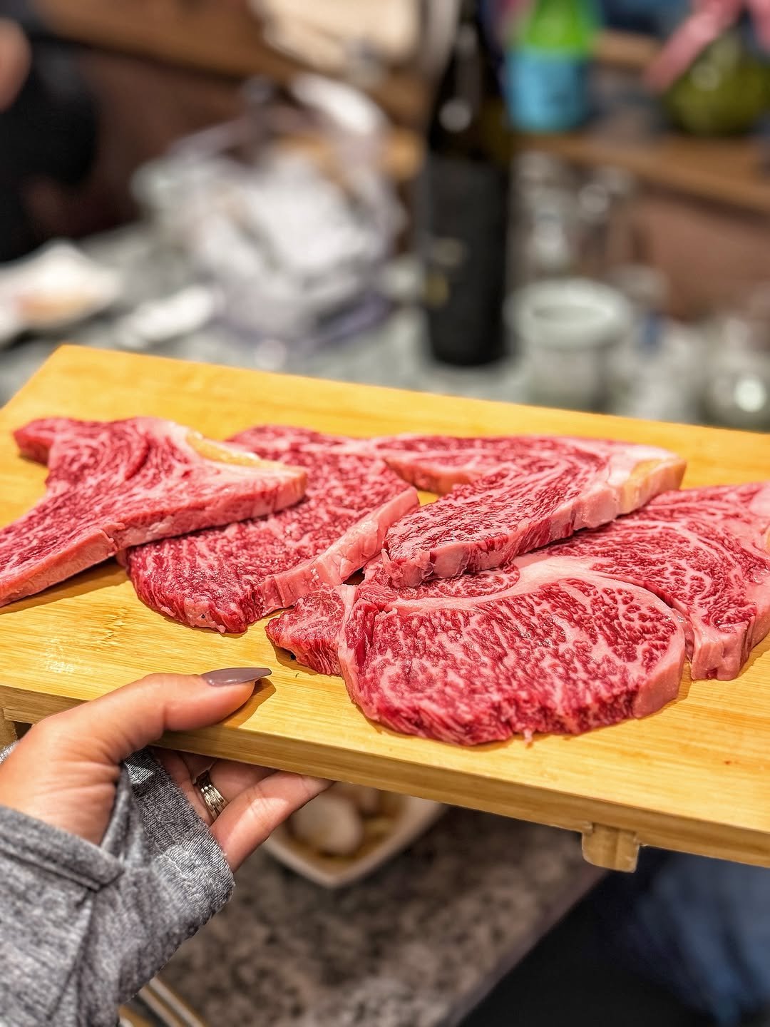 Photo by 희야 𝕙𝕖𝕖.𝕪𝕒 on November 08, 2025. May be an image of steak, beef and text.