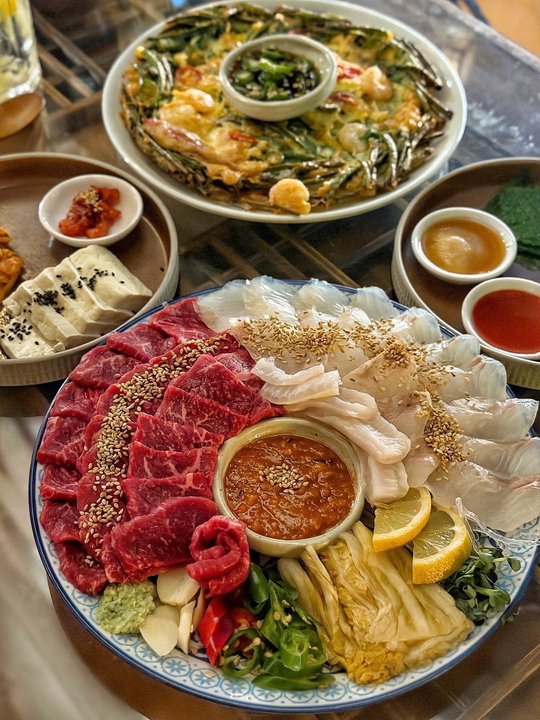 Photo by 희야 𝕙𝕖𝕖.𝕪𝕒 on February 08, 2026. May be an image of fondue, noodles, hot pot, meat, vegetable, pot and text.