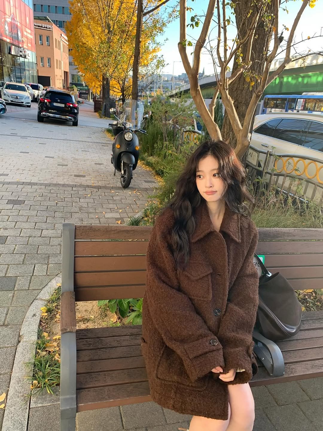 Photo by 최희진 on November 13, 2025. May be an image of duffle coat, overcoat, fur, parka, street and text.