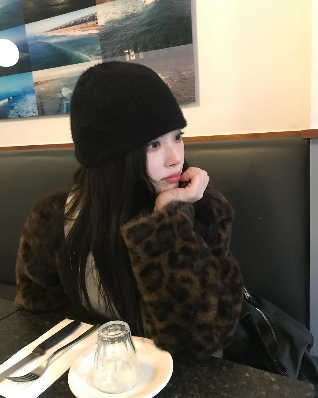 Photo by 최희진 on December 21, 2025. May be an image of duffle coat, hat, fur, beret, parka and text.