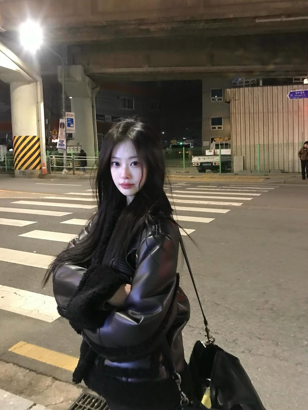 Photo shared by 최희진 on January 05, 2026 tagging @songzio_official. May be an image of one or more people, hair, goosedown coat, duffle coat, parka, jacket and text.