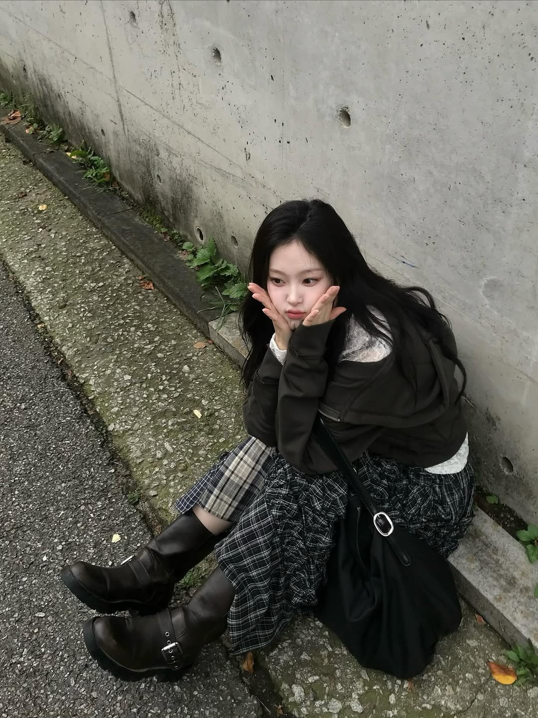 Photo by 최희진 on November 05, 2025. May be an image of duffle coat, parka, boots and text.