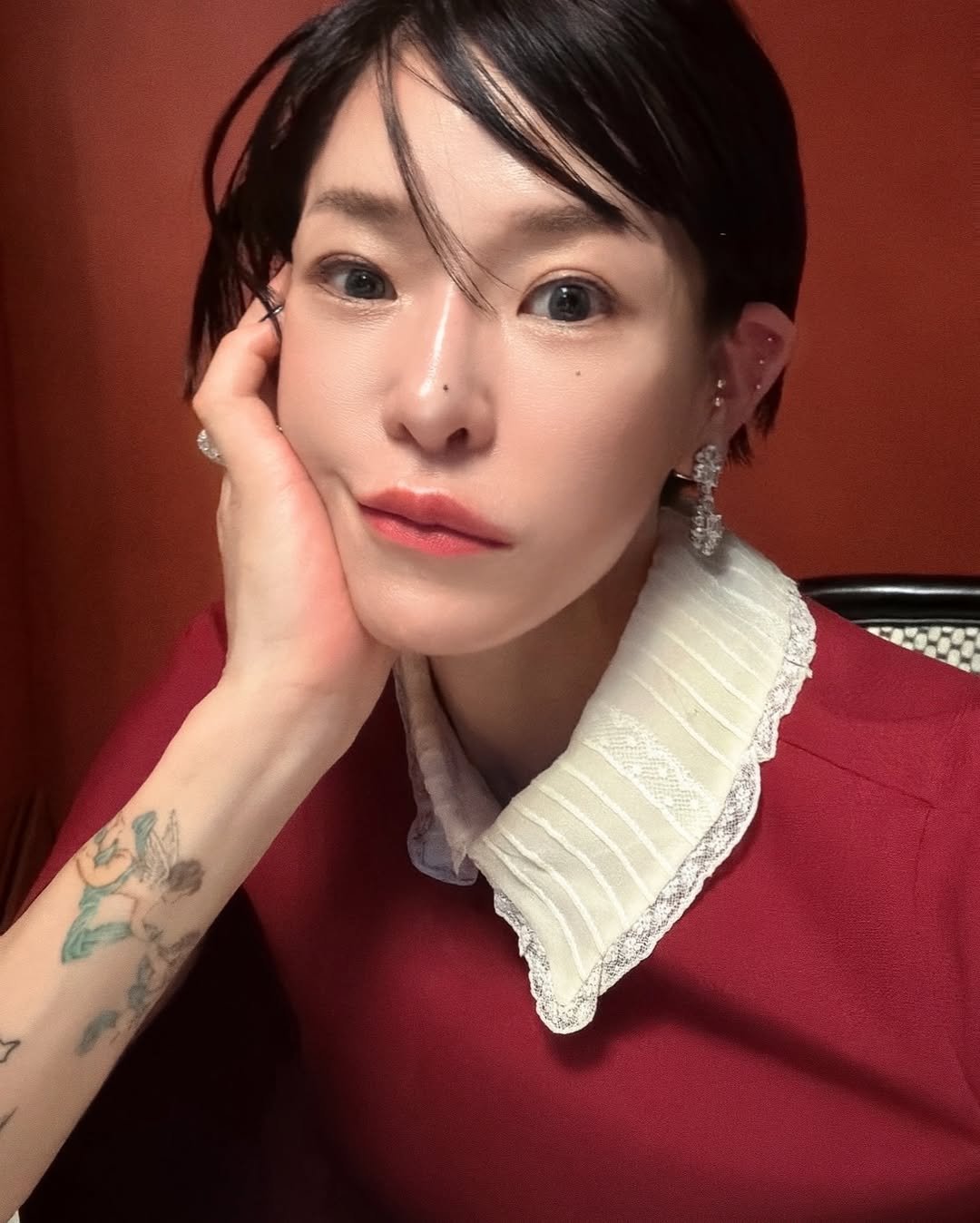 Photo by 강희재 on January 14, 2026. May be an image of one or more people, makeup, hair, necklace, turtleneck and text.