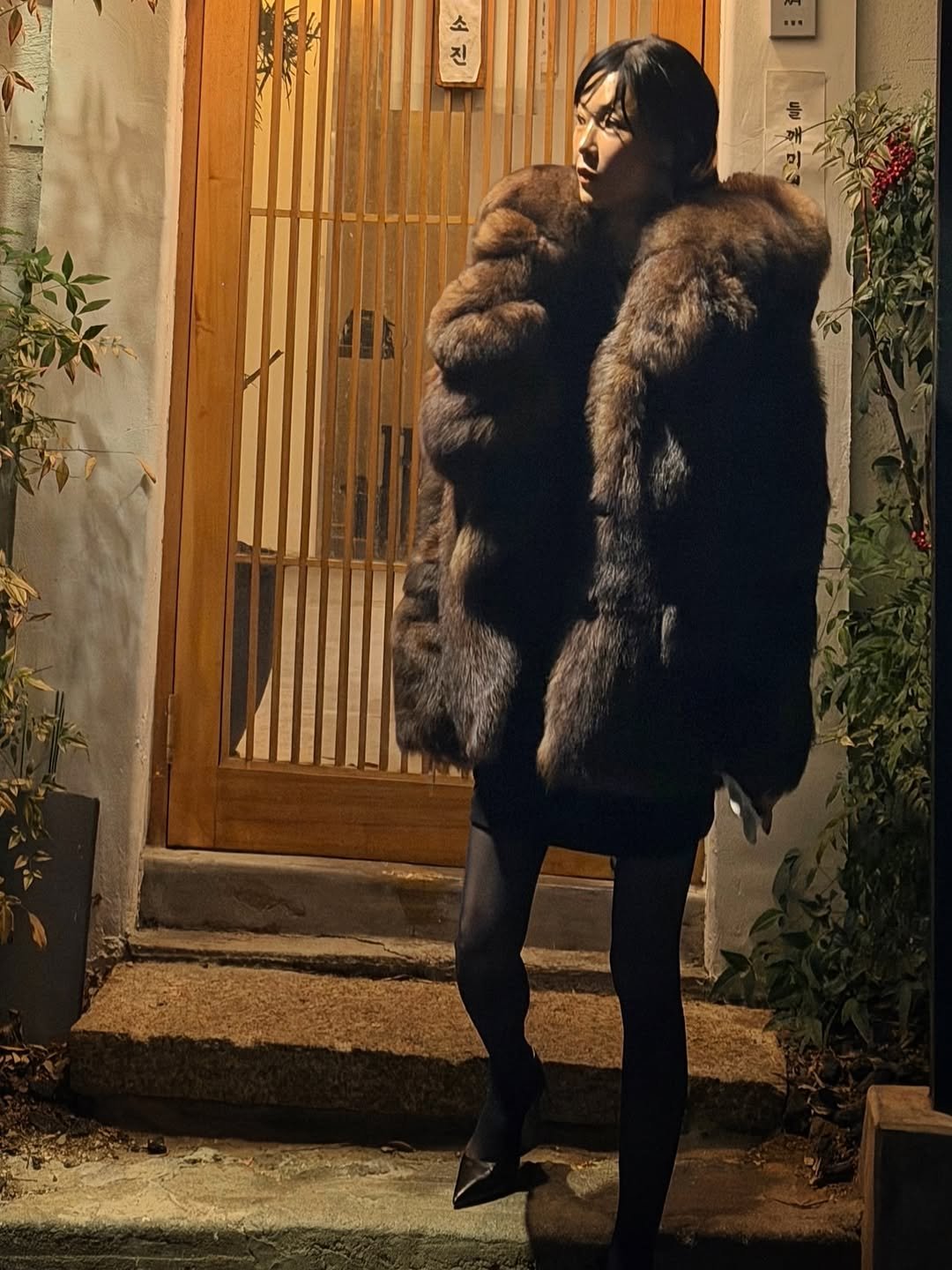 Photo by 강희재 on January 16, 2026. May be an image of overcoat, duffle coat, sable coat, goosedown coat, parka, jacket and text.