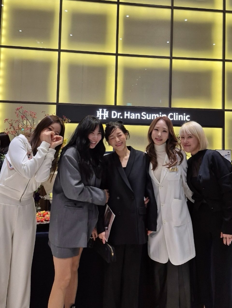 Photo shared by 강희재 on November 29, 2025 tagging @sungah_oneway, @soostyle83, and @minlovesyou. May be an image of one or more people, hospital and text that says '旺D 旺 Dr. Han Sumin HDr.HanSuminClinic Sum Clinic'.