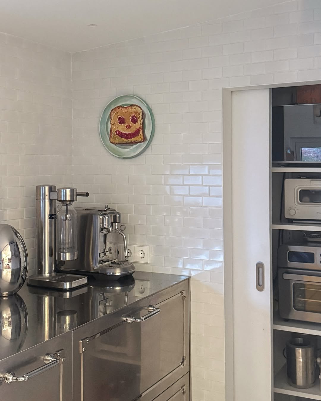 Photo by 강희재 on December 04, 2025. May be an image of range hood, refrigerator, countertop, spice rack, indoors, kitchen and text.