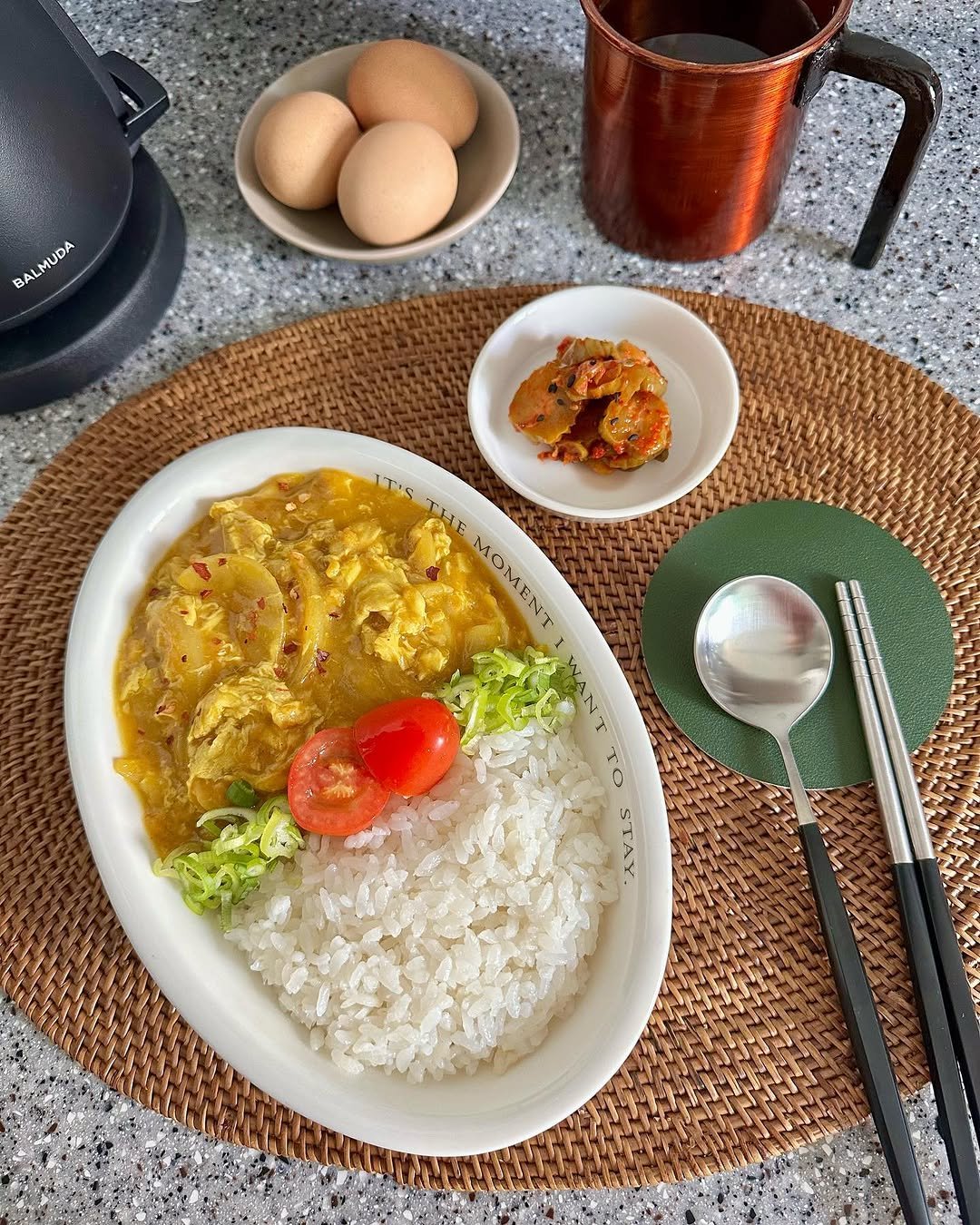 heejung___ 게시물 이미지: ⠀
정말 초간단하고, 맛과 포만감까지 잡은,
달걀카레라이스로 든든하게...
