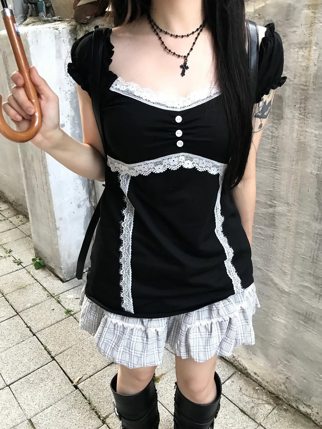 Photo by ♱ 𝗁𝖾𝖾𝗇𝗒𝗍𝗌𝗎𝗄𝗂|히니츠키 ♱ on August 10, 2025. May be an image of 1 person, miniskirt, costume, parasol, umbrella and text.