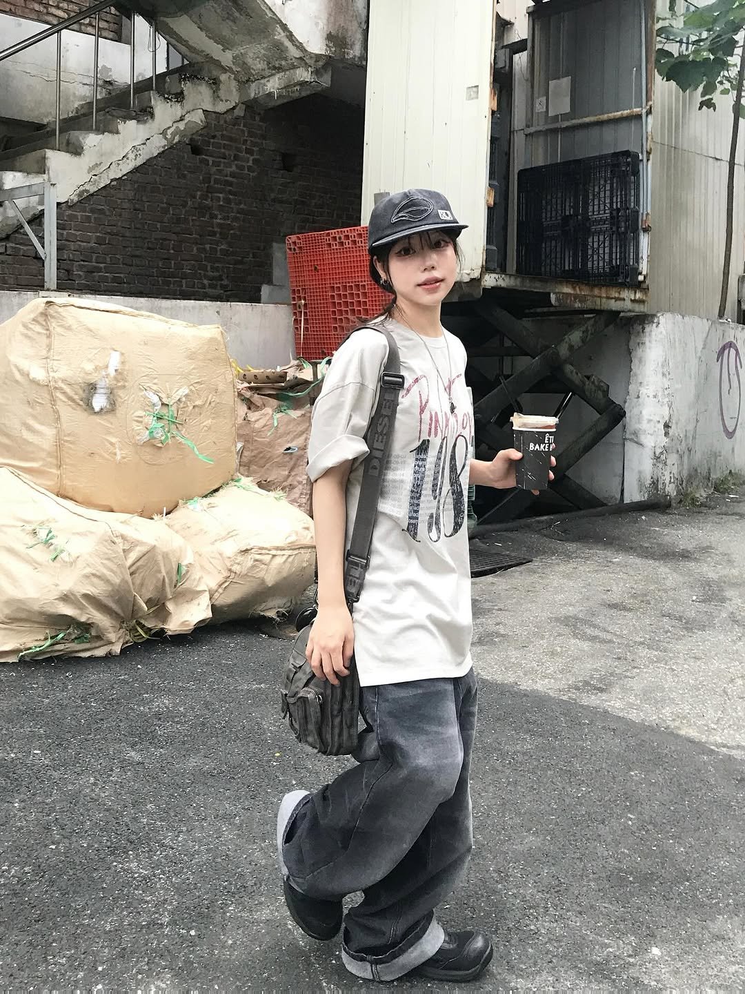 Photo by ♱ 𝗁𝖾𝖾𝗇𝗒𝗍𝗌𝗎𝗄𝗂|히니츠키 ♱ on August 03, 2025. May be an image of 1 person and text that says 'BAKEY TET'.
