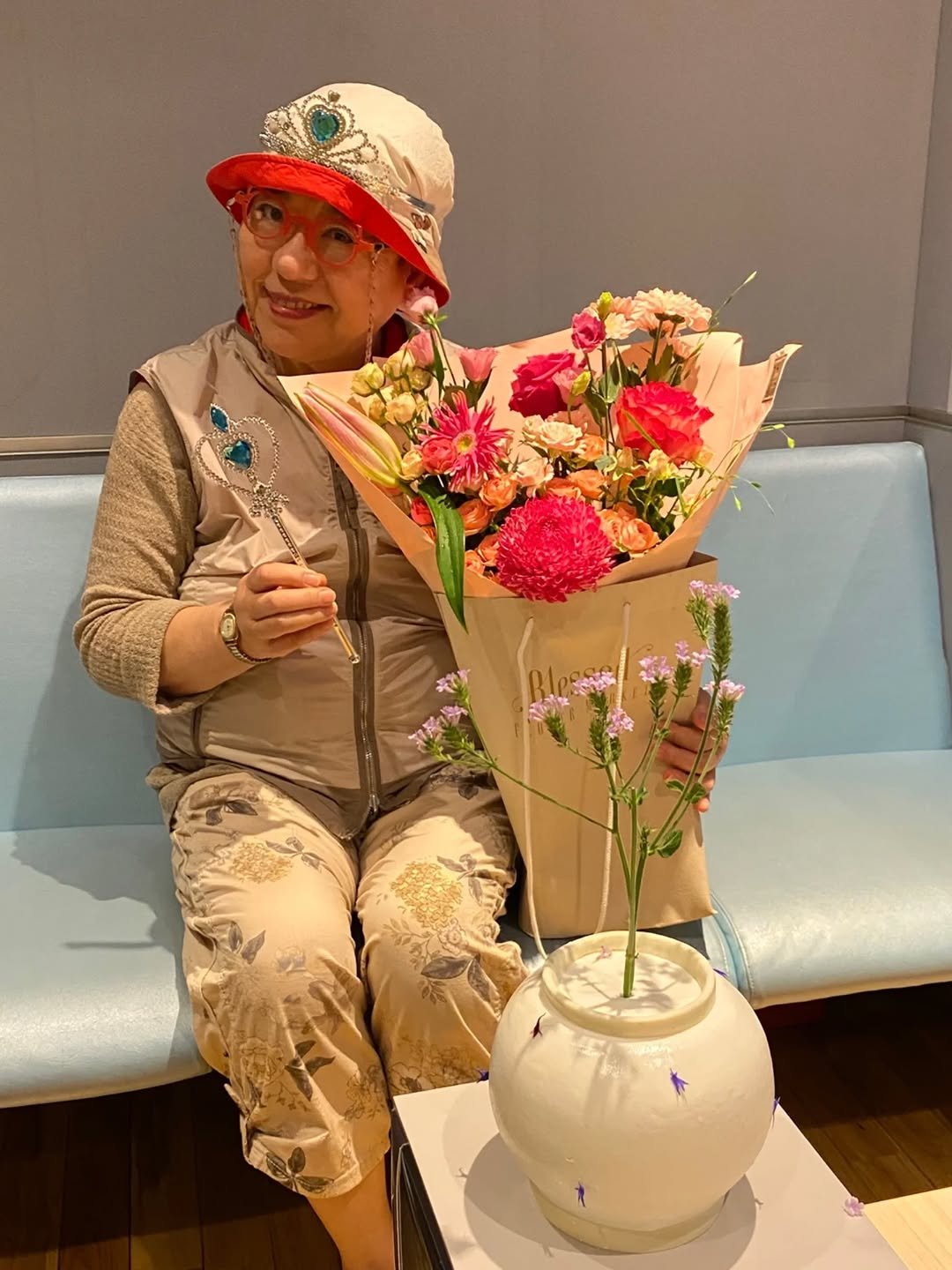 Photo by 양희은 on August 13, 2025. May be an image of 1 person, hat, prairie gentian and globe amaranth.