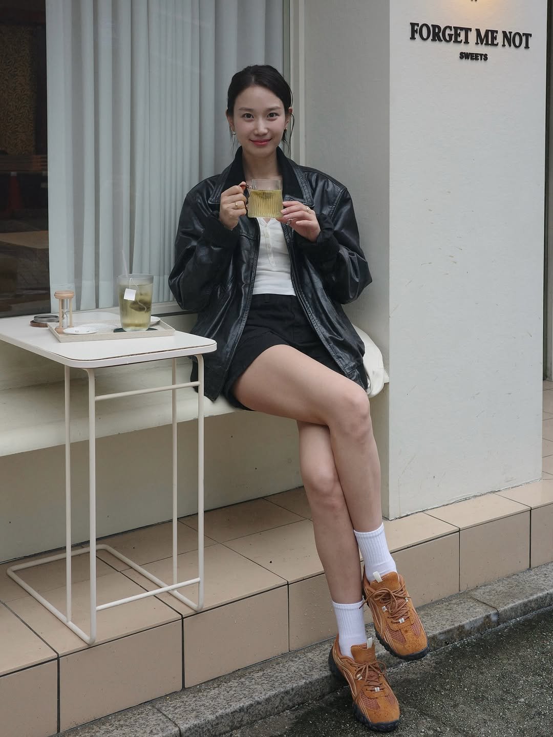 Photo shared by 장희령 on October 09, 2025 tagging @fila_korea. May be an image of duffle coat, parka, boots and text that says 'FORGET ME FORGETMENOT NOT SWEETS'.