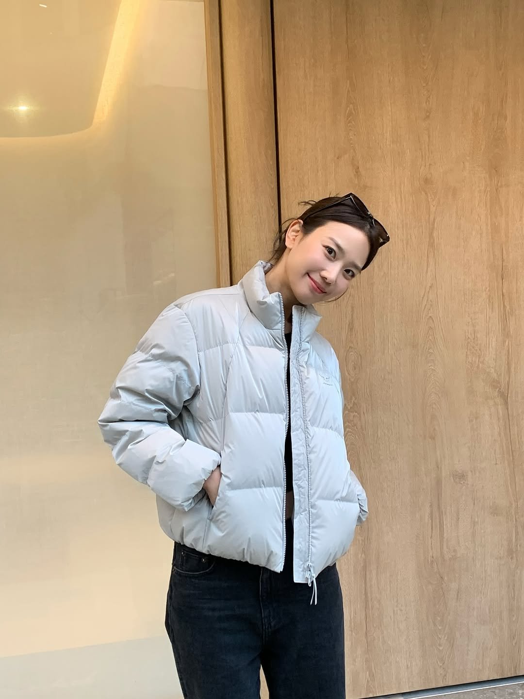 Photo shared by 장희령 on November 06, 2025 tagging @dynafit_kr. May be an image of duffle coat, overcoat, goosedown coat, flight jacket, parka and text.