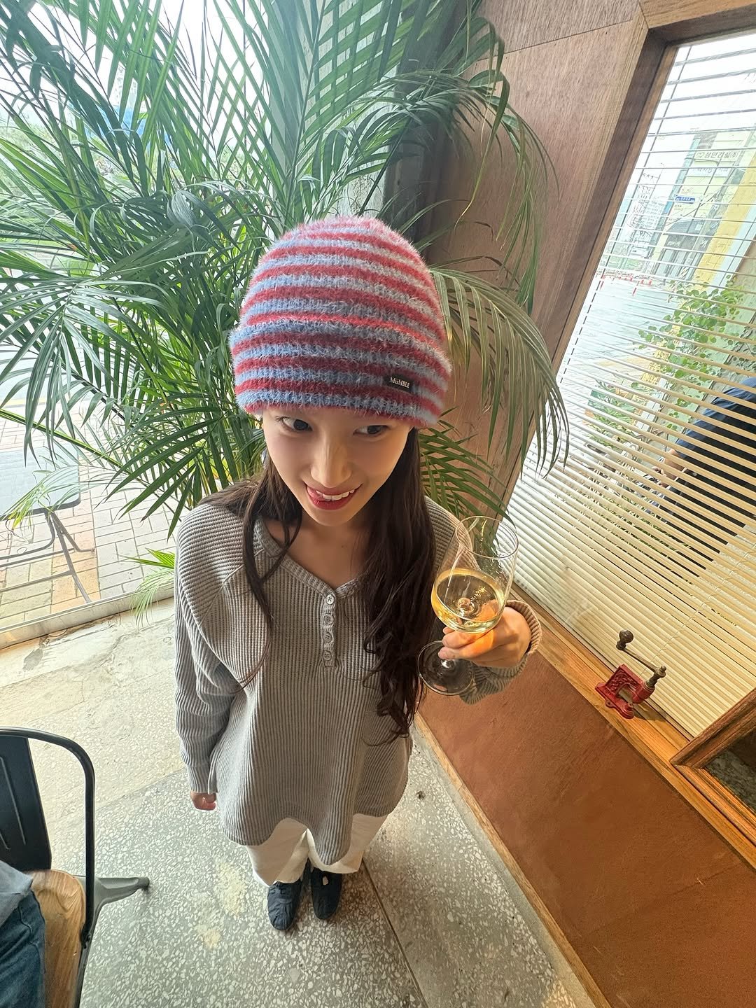 Photo by 장희령 on October 06, 2025. May be an image of 1 person, hat, mannequin, knit, beret, crochet and text.