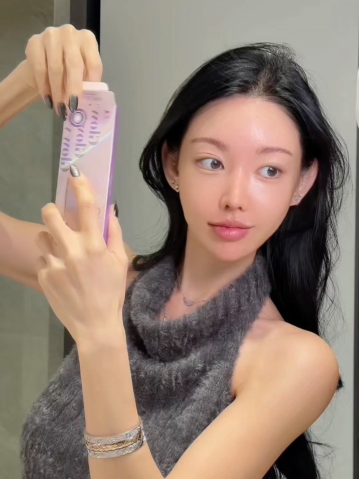 heididrinkslove 게시물 이미지: 겨울분위기 라벤더 렌즈도 끼구 👁️
바쁠때 한번에 끝내는 겨울메이컵 꿀팁 꼭...