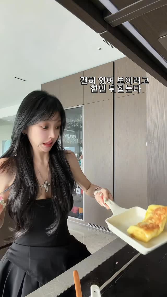 heididrinkslove 게시물 이미지: 요리못해도 괜찮은 이유…
퇴근하고 집 오자마자
숨도 안 쉬고 요리 시작 🍳

할 줄...