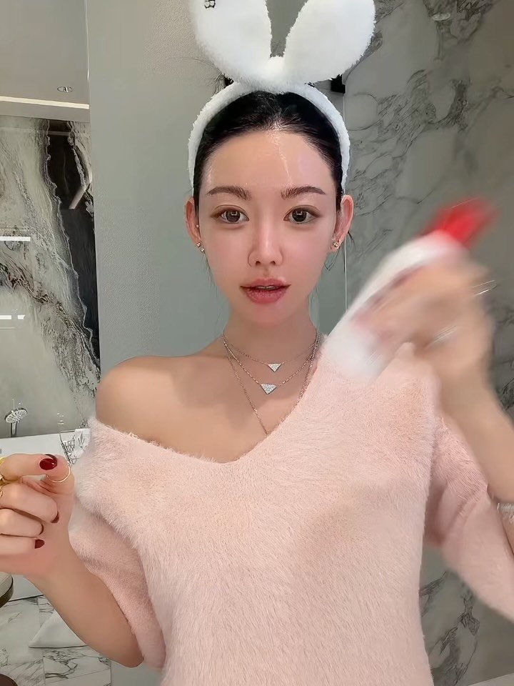 heididrinkslove 게시물 이미지: 팝업일정으로 몸이안좋아서
골골 거리다가 스클 지금 품절임박이라❌❌❌
연락받고 바로...