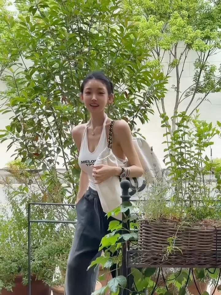 heididrinkslove 게시물 이미지: 각본없는 찐리얼 상황!!
오랜만에 본 친구가 보자마자
왤케 하얘졌냐고~~??!!!...