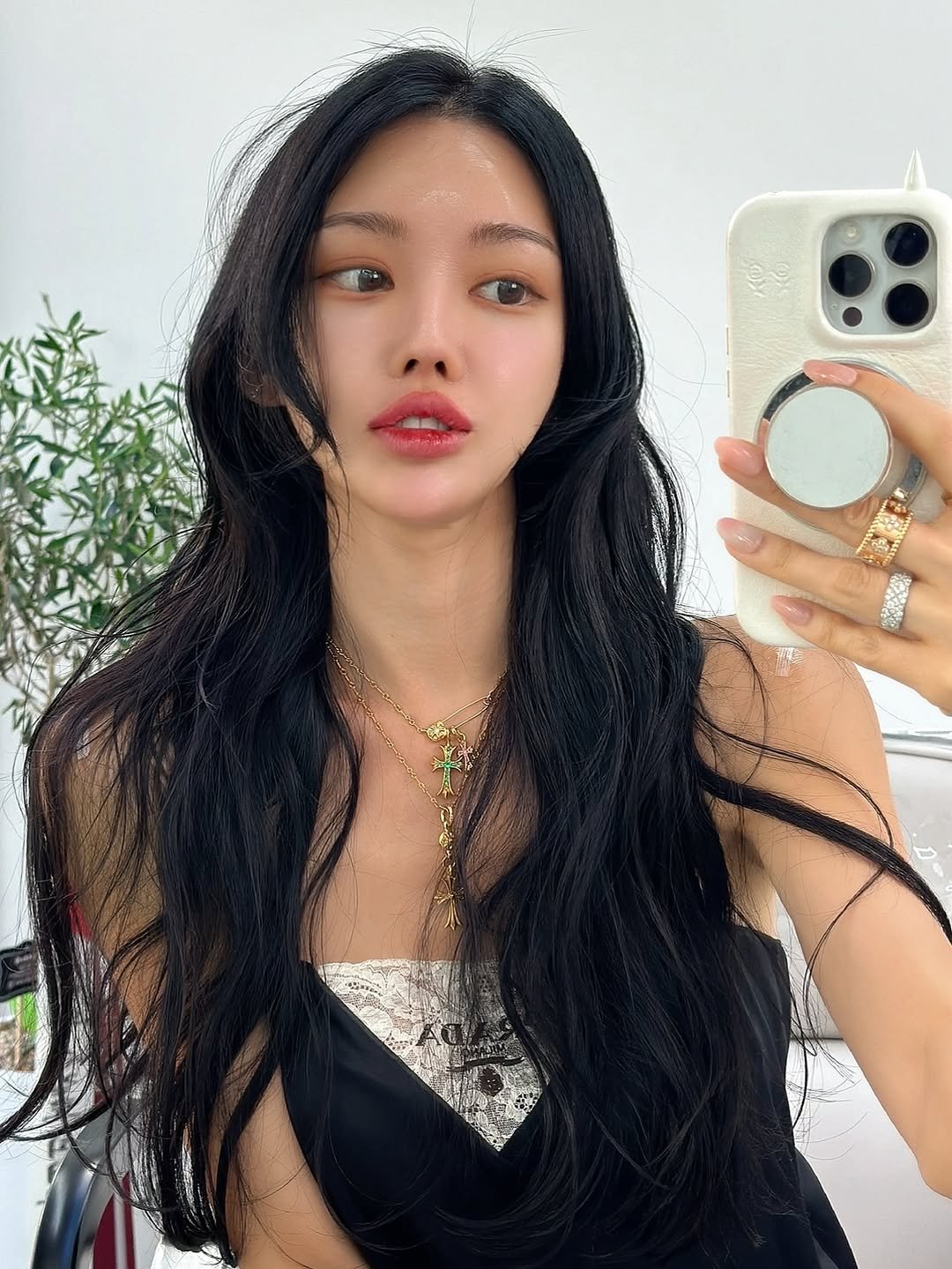Photo shared by 블랑두부 on August 11, 2025 tagging @tip.nosee_soi. May be a selfie of 1 person, braids, long hair, slip, phone and text.