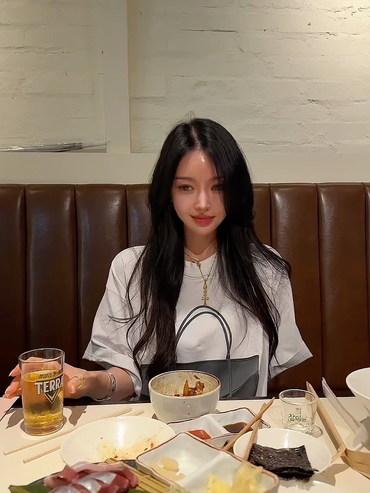 heididrinkslove 게시물 이미지: ⭕️❌퀴즈!! 넥마스크팩 반잘라서
양볼에 사용할수 있다?
1.⭕️
2.❌
👉🏿정답을...