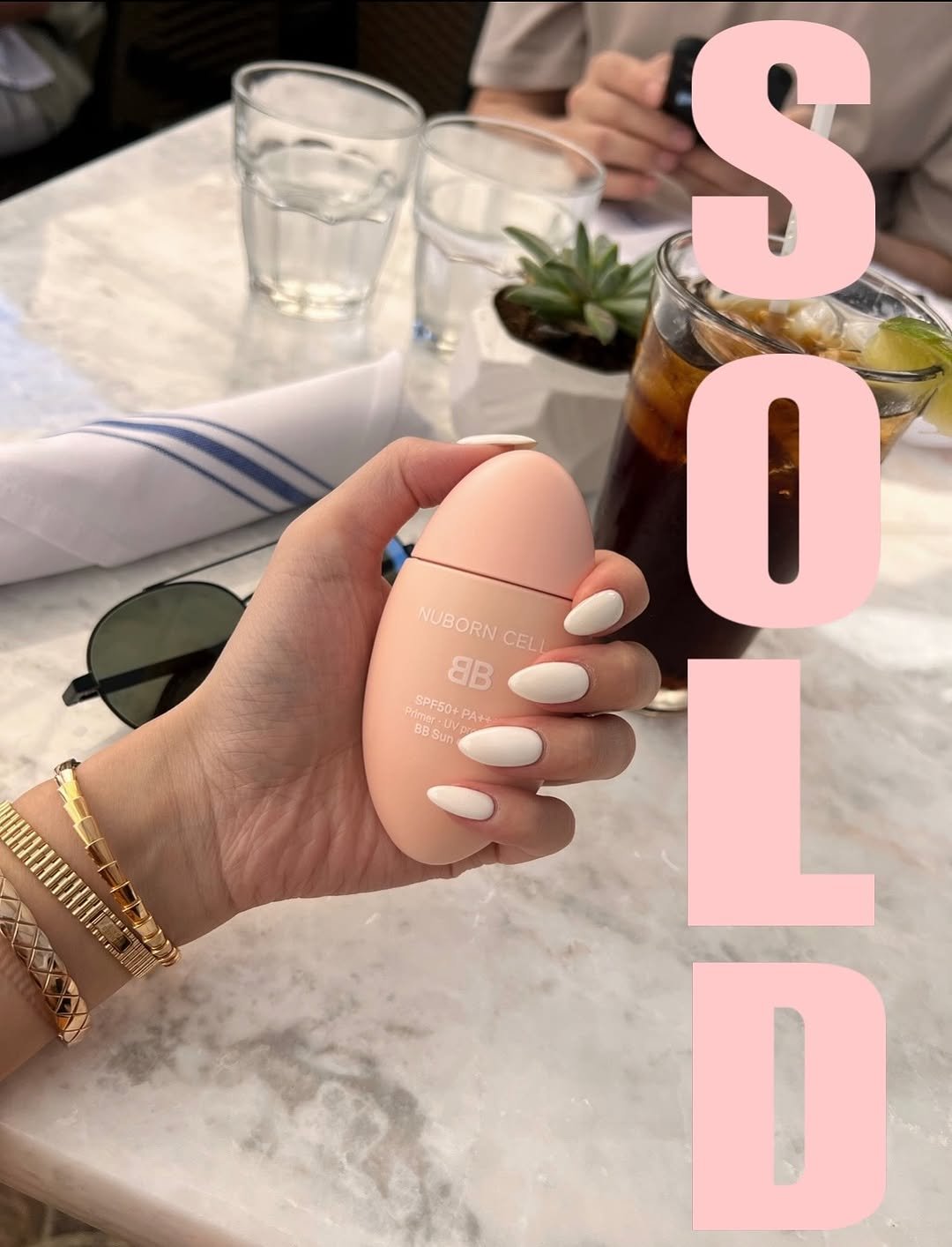 Photo by 블랑두부 on August 11, 2025. May be an image of 1 person, makeup, egg, Easter egg and text that says 'NUBORN NUBORNCELL CEL NUBORN 8B Primer SPF50+ SPFSO.PANE PA++ BSun 0 1'.