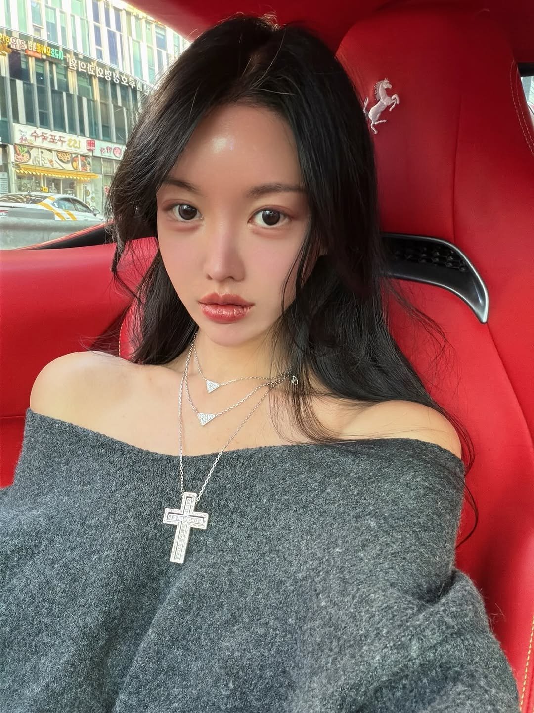 Photo by 블랑두부 on November 06, 2025. May be an image of one or more people, hair, top, necklace and text.