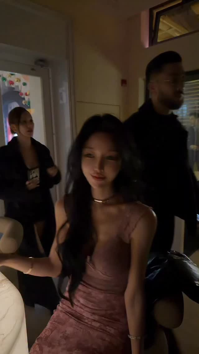 heididrinkslove 게시물 이미지: Happy galentine’s day🤍
🥂 🍾 🎶 ✨

#샴페인한잔 #sanghai #🥂🍾❤️