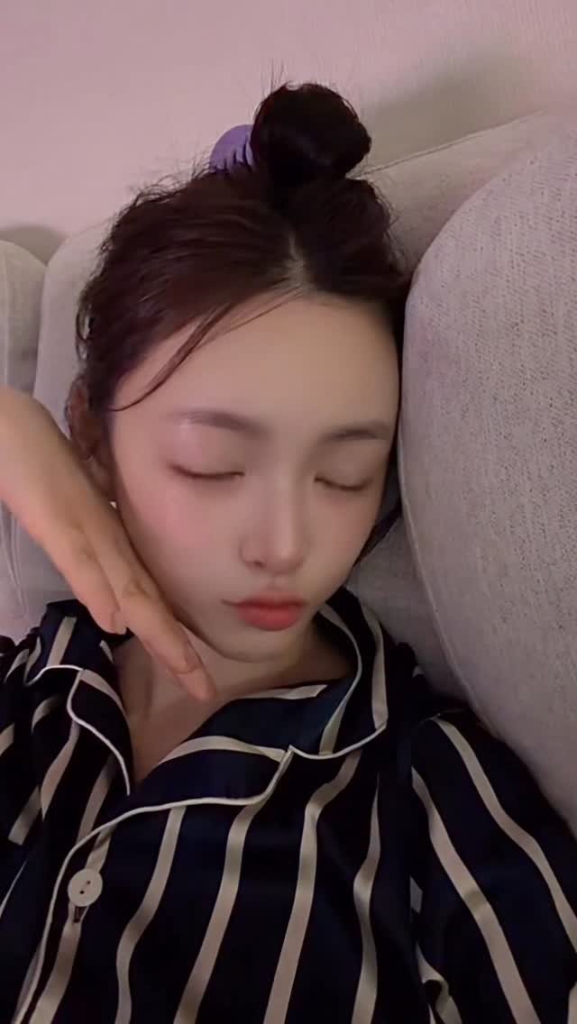 heim__family 게시물 이미지: 🤍

한 번씩 자기 전
이렇게 ✅ 피부 체크 ✅ 한 번씩 하고 자요.

어쩌다...