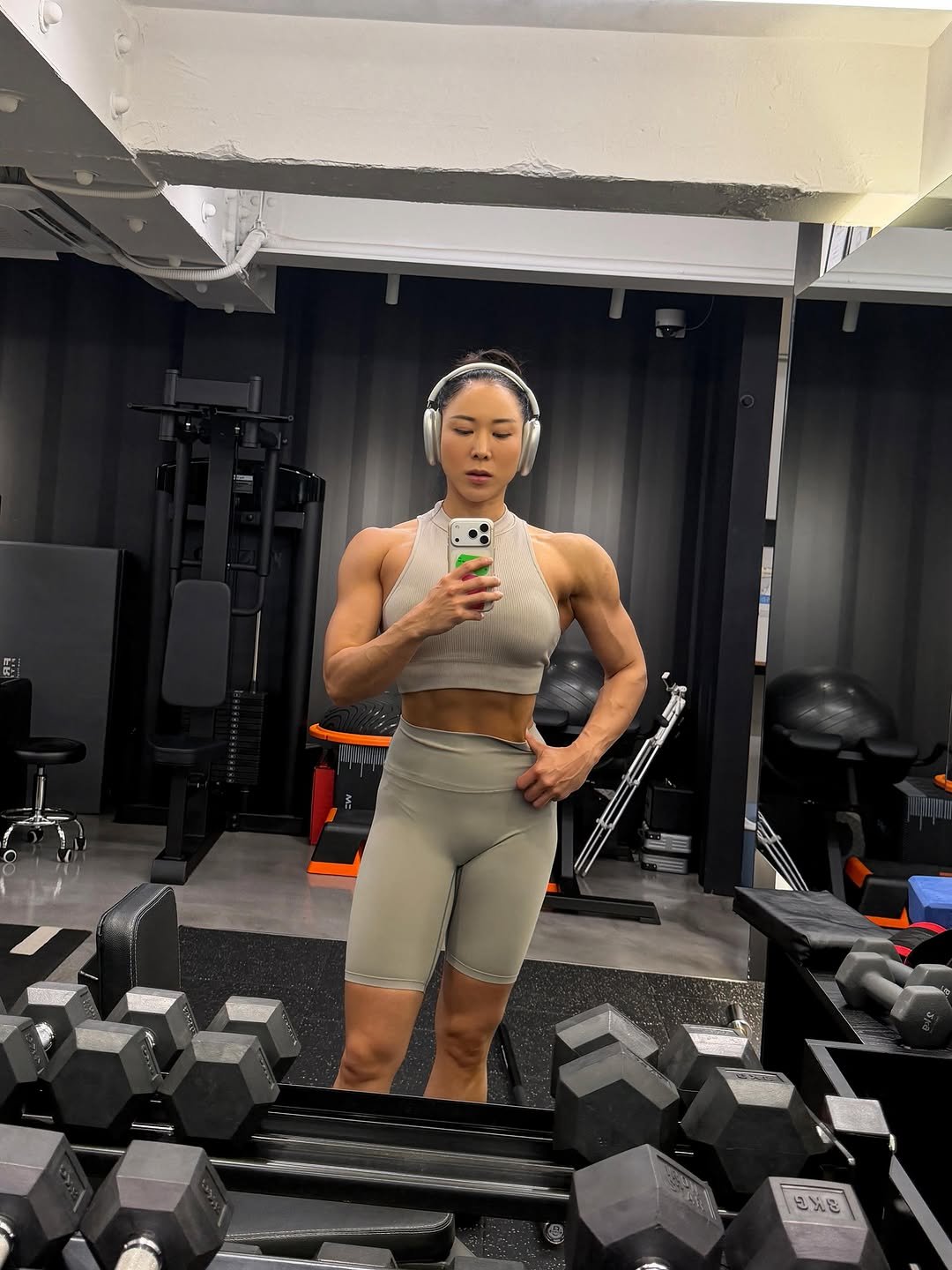 helena_ifbbpro 게시물 이미지: -
웰키니를 향해. 갈길이 멀쥬~
그래도 해봐야지....