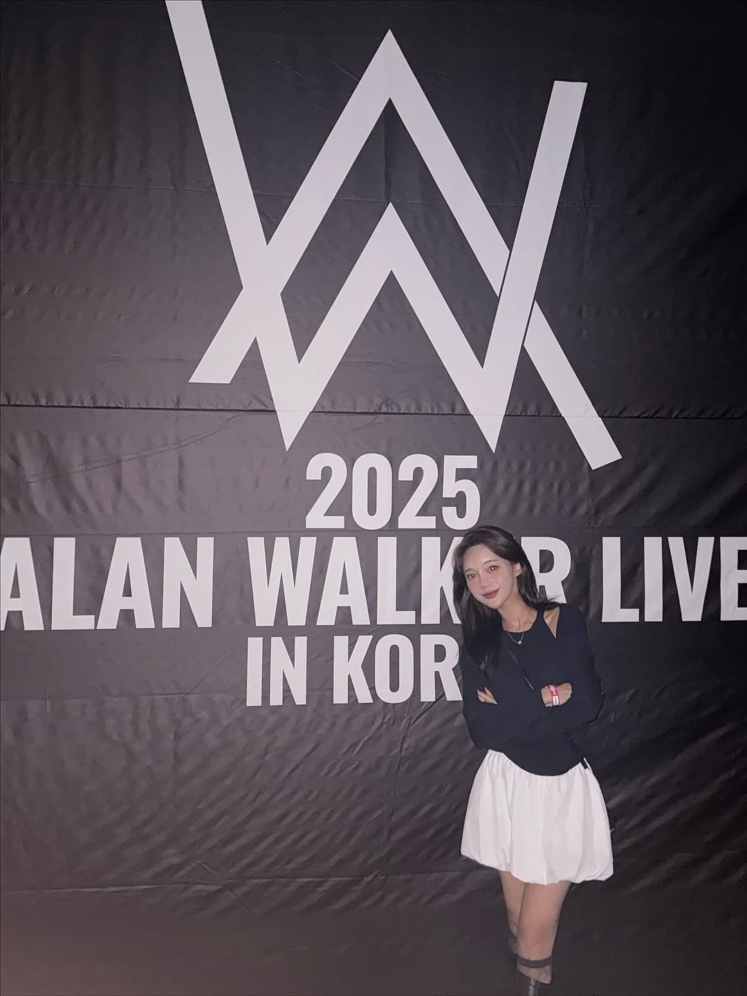 Photo by 정혜리 on October 24, 2025. May be an image of text that says 'W 2025 ALAN WALK R LIVE IN KOR'.